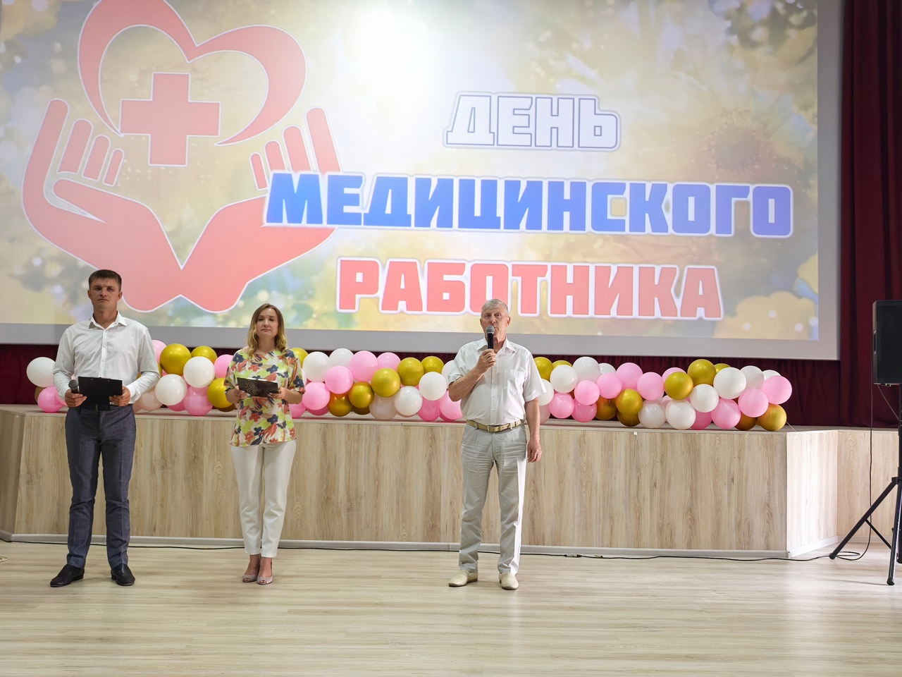 В кинотеатре «Колос» прошел праздничный концерт, посвященный Дню медицинского работника.